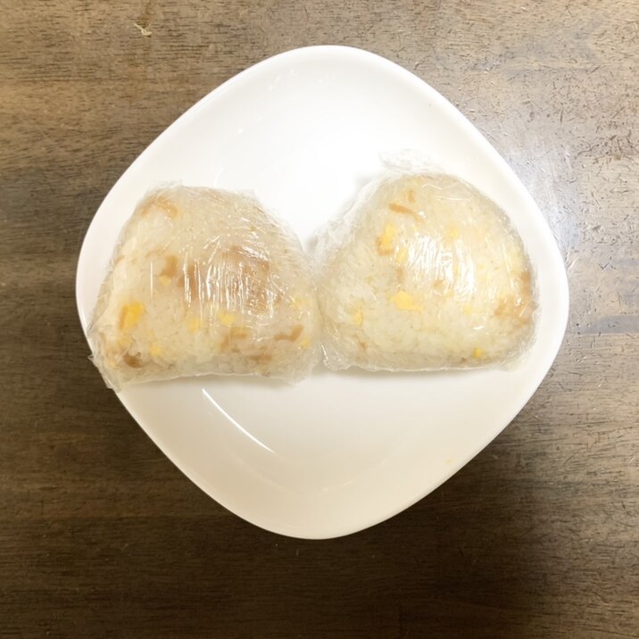 おにぎりレシピ 卵となめたけのおにぎり